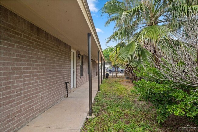 Building Photo - 4006 N Inspiration Rd
