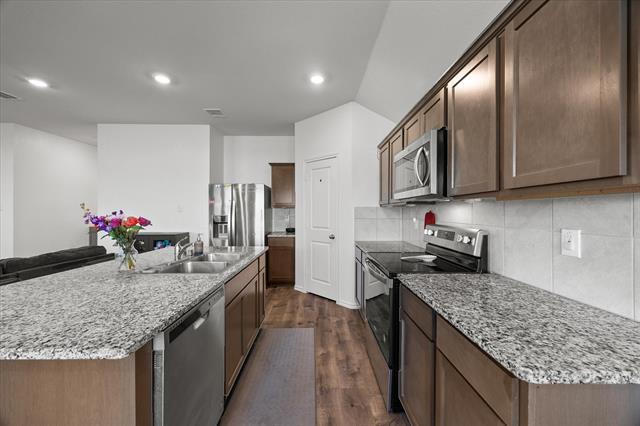 Building Photo - 701 Saddle Oak Ln