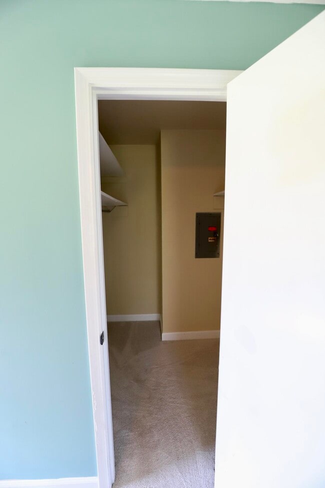 Building Photo - 549 Pringle Dr