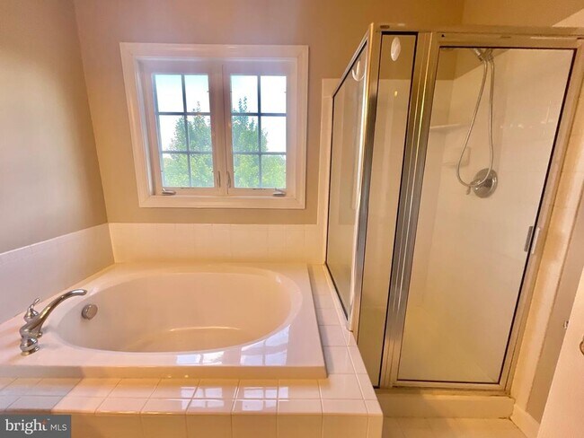 Building Photo - 3550 Tabard Ln