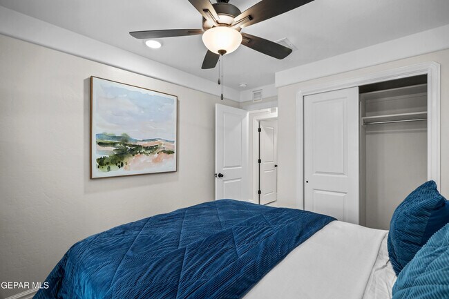 Building Photo - 854 Mallett St