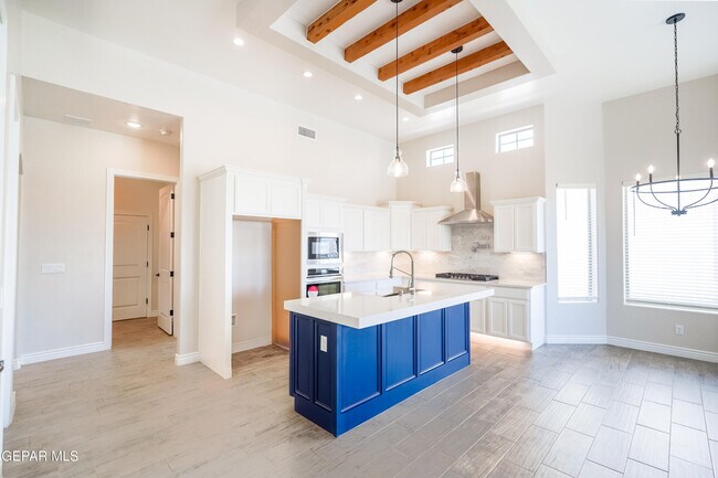 Building Photo - 13368 Emerald Glass Dr