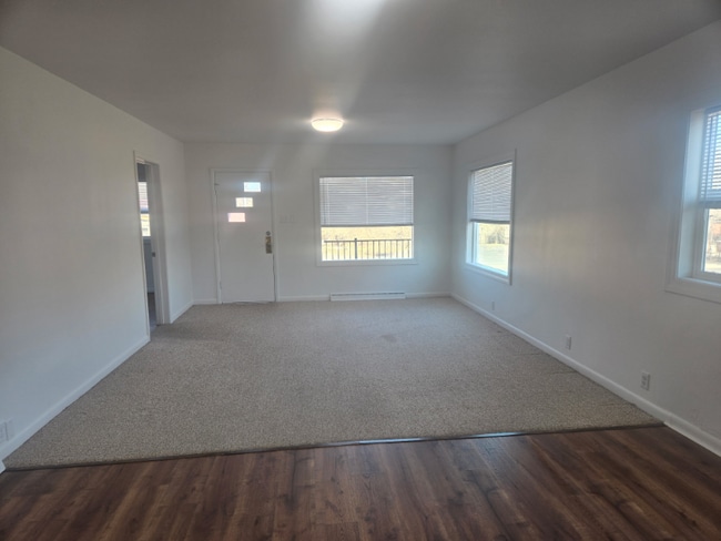 Building Photo - 1228 Broadwater Ave