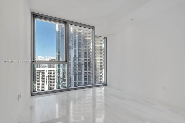 Building Photo - 300 Biscayne Blvd Way