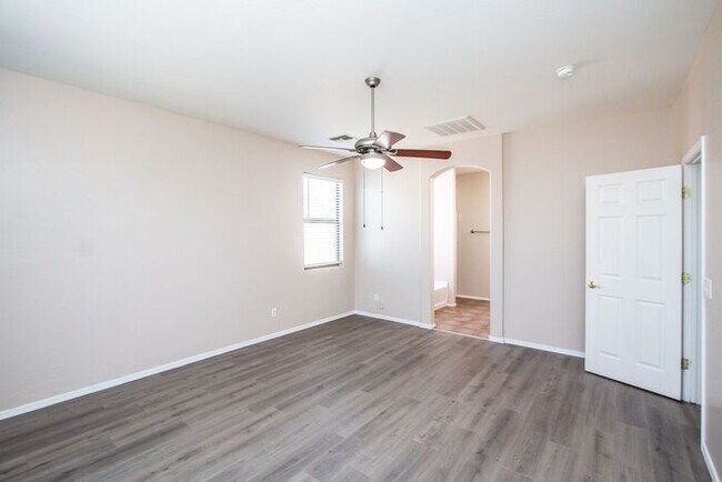 Building Photo - 5Bedroom/3Bath San Tan Vally Home!