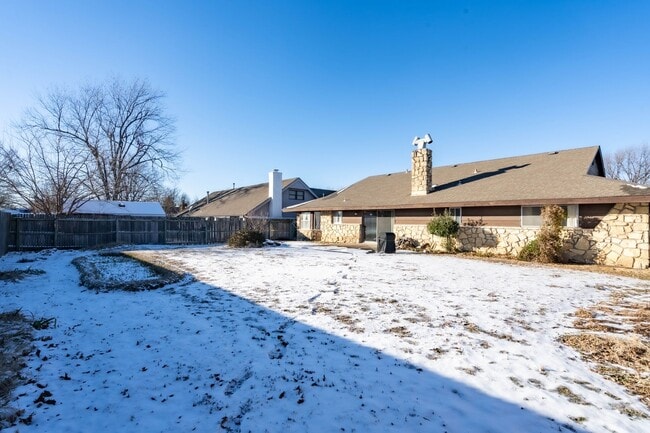 Building Photo - 3 Bed | 2 Bath in Central Tulsa!