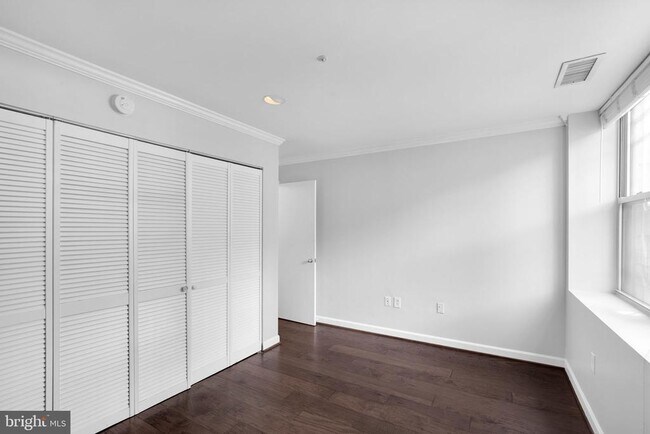 Building Photo - 1801 Calvert St NW