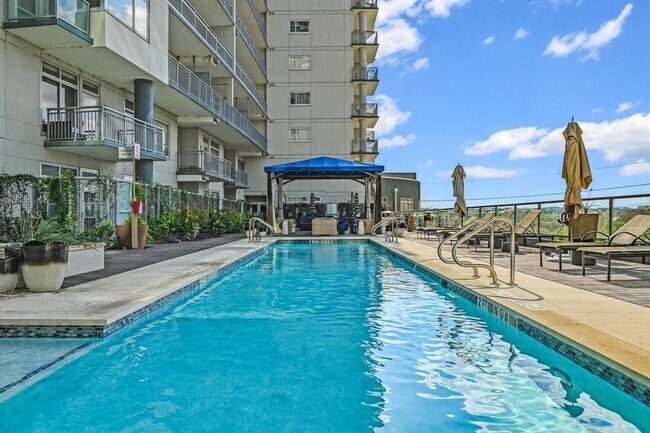 Building Photo - 603 Davis St