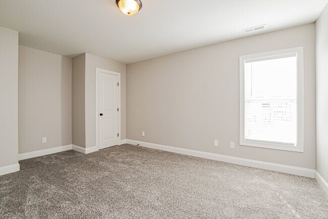 Building Photo - 45 Oakton Dr