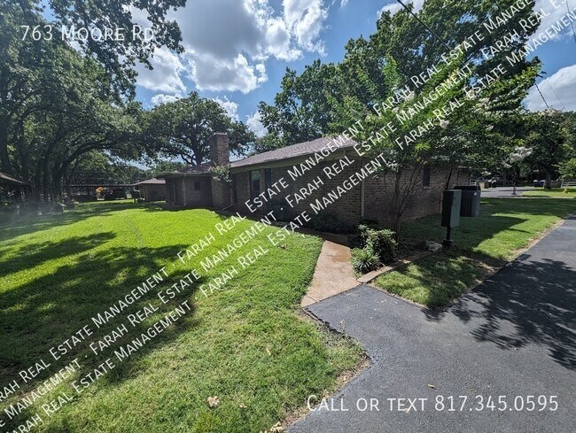 Building Photo - 763 Moore Rd
