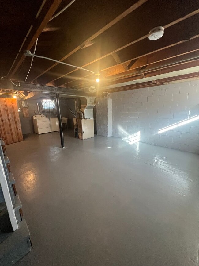 Building Photo - Lovely 3 Bedroom Home in East Baltimore