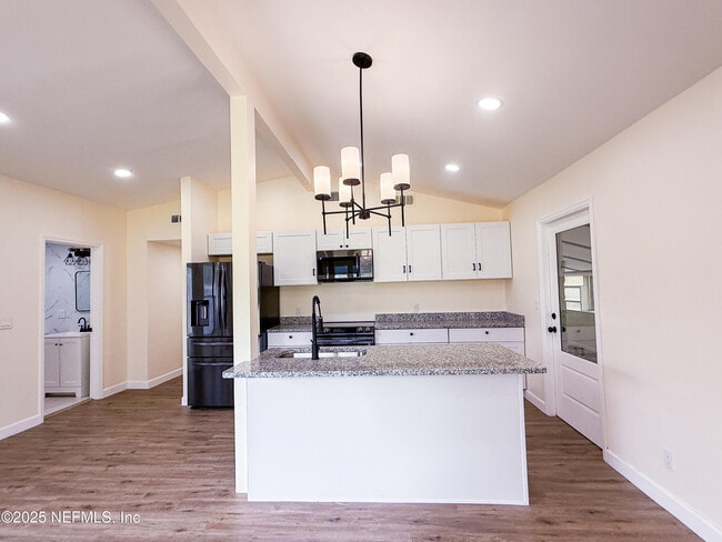 Building Photo - 1851 Louvre Dr