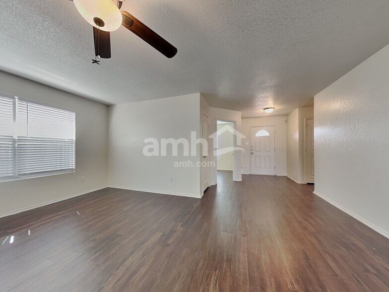 Building Photo - 8528 Hawkview Dr