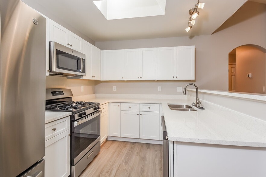 Building Photo - 2010 Greenhill Pass