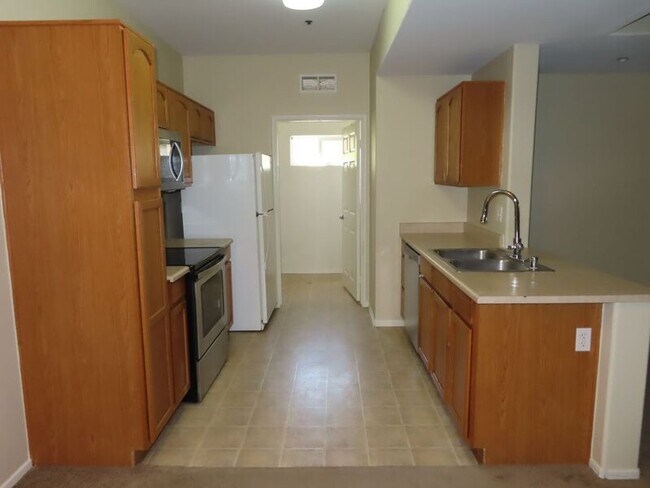 Building Photo - 41410 Juniper St