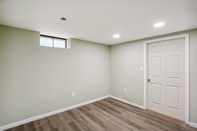 Laundry room - 14 Mount Olivet Blvd