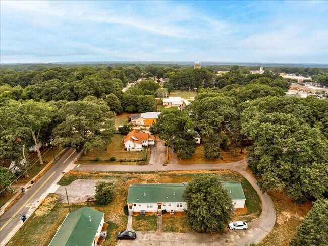 Building Photo - Welcome to this beautifully renovated cond...