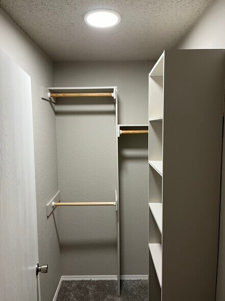 Walk in closet - 887 N Daisy Ln