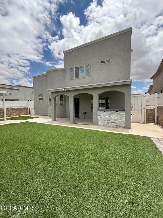 Building Photo - 12551 New Dawn Dr