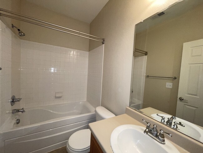 Building Photo - 13678 E Weaver Pl