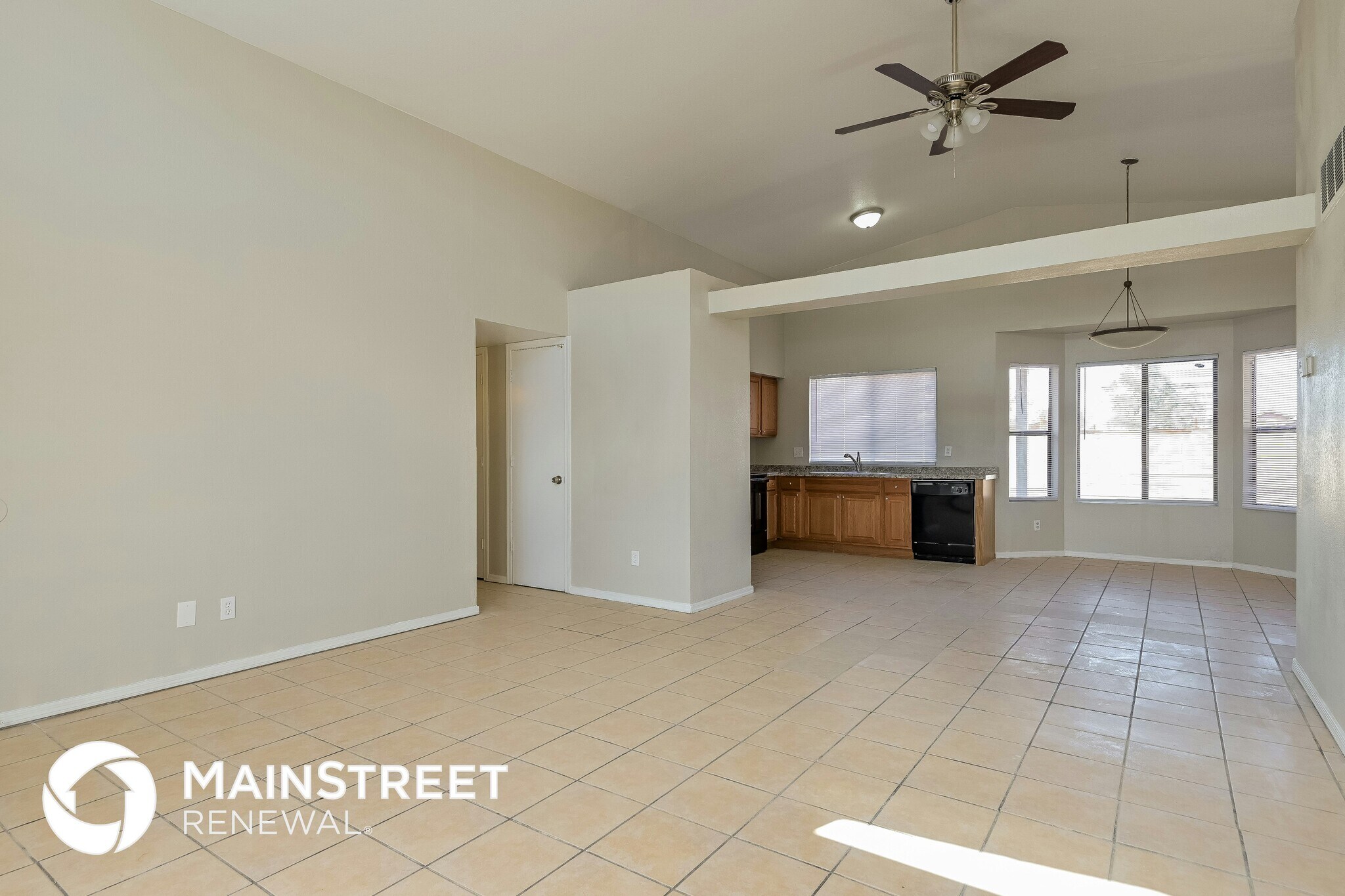 Building Photo - 1880 W Mountain Oak Ln