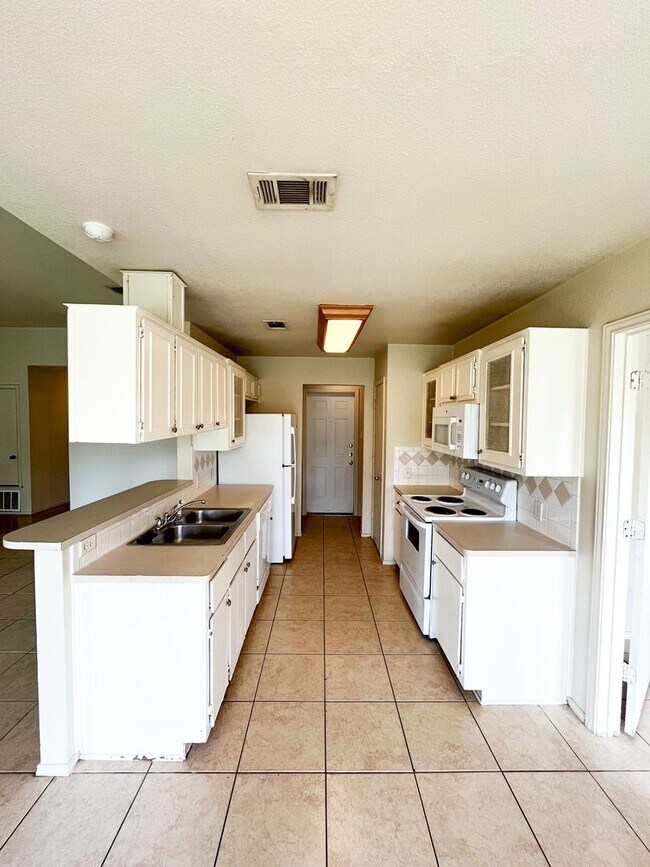 Building Photo - Available NOW!!!! Gorgeous 4 bedroom, 2 ba...