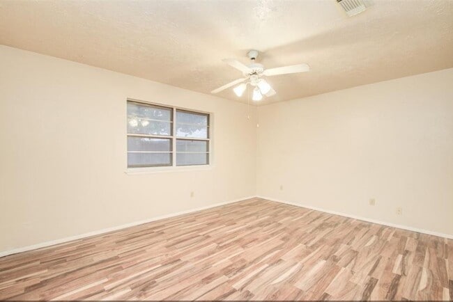 Building Photo - 8206 Westbank Ave