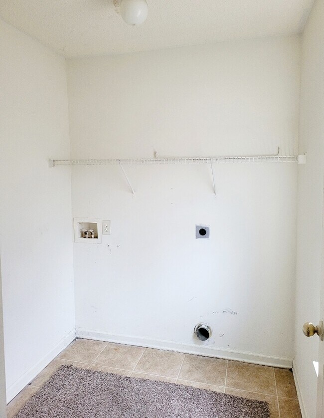 Building Photo - 127 Pine Mast Ct