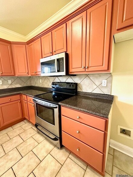 Building Photo - 18163 Pinehurst Dr