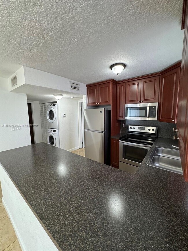 Building Photo - 6206 SW 131st Pl