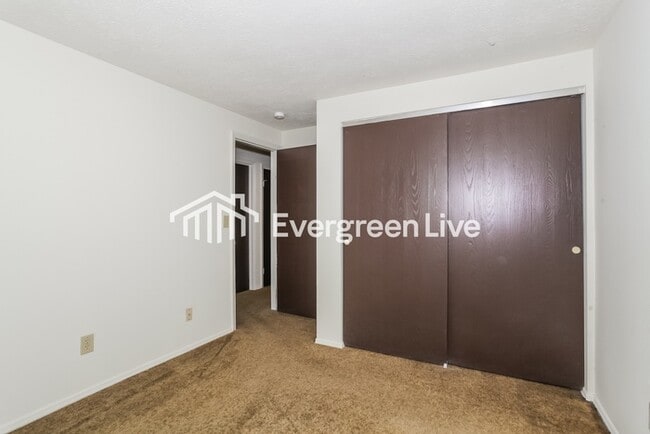 Building Photo - 8654 Belle Chase Dr