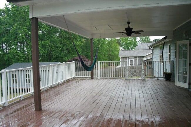 Building Photo - 5855 Maple Creek Dr