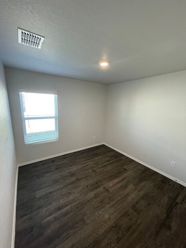 Building Photo - NOW AVAILABLE! - Spacious Four Bedroom | Two Bath Home in Legend Pond