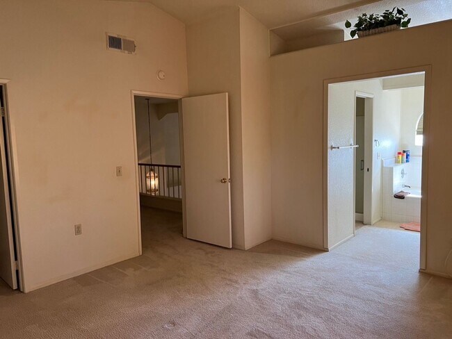 Building Photo - Nice 2 Story Family Home