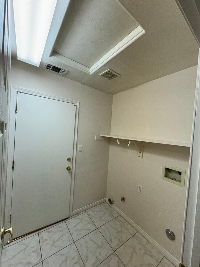 Building Photo - 8510 Eagles Landing Dr