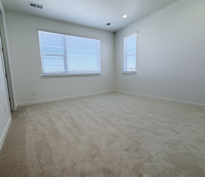 Building Photo - 4050 Ascend Grv