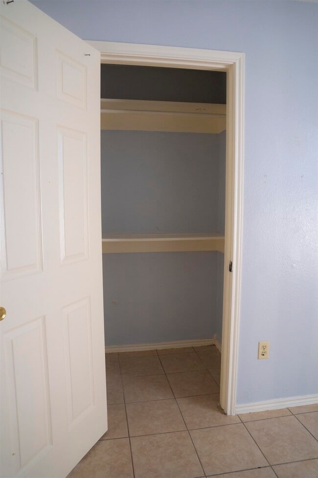 Building Photo - 311 Soria Dr