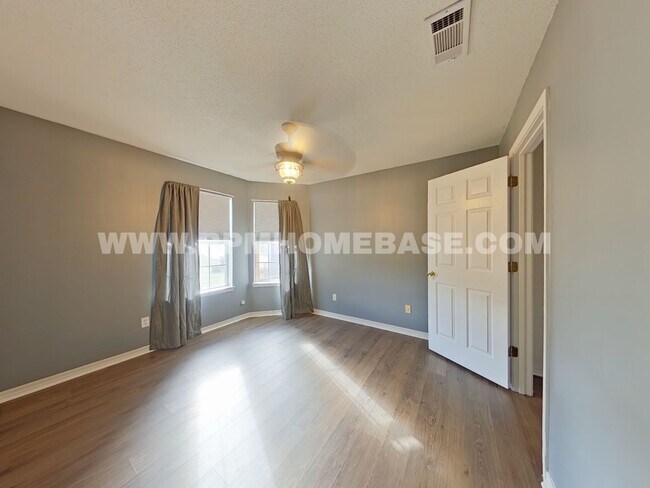 Building Photo - Move-In Ready 4-Bedroom Home Near Duke Field & Eglin AFB – Pet Friendly