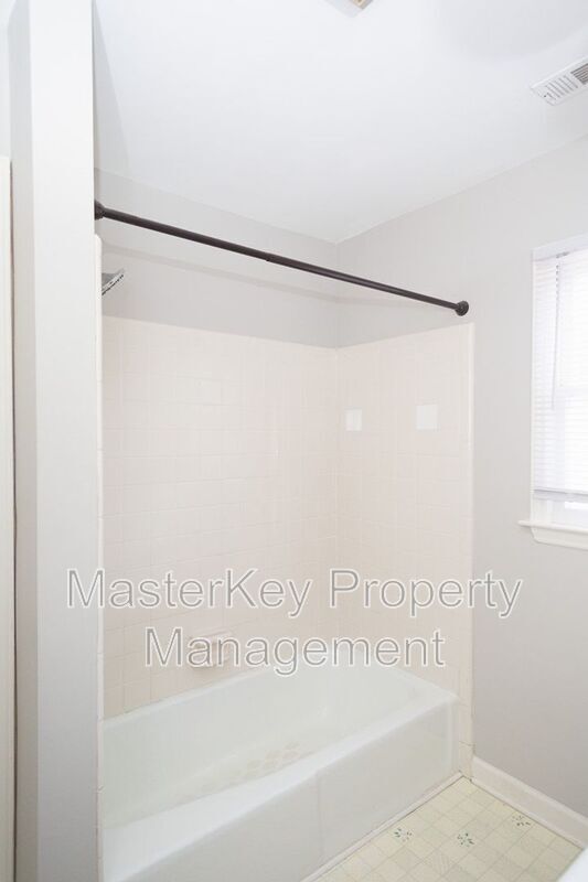 Building Photo - 1109 Balmoral Dr