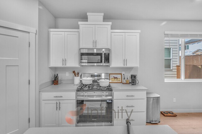 Building Photo - 8943 SW Vermillion Dr