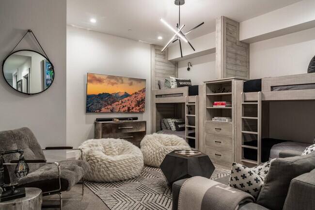 Building Photo - 66 Mountain Loop Rd