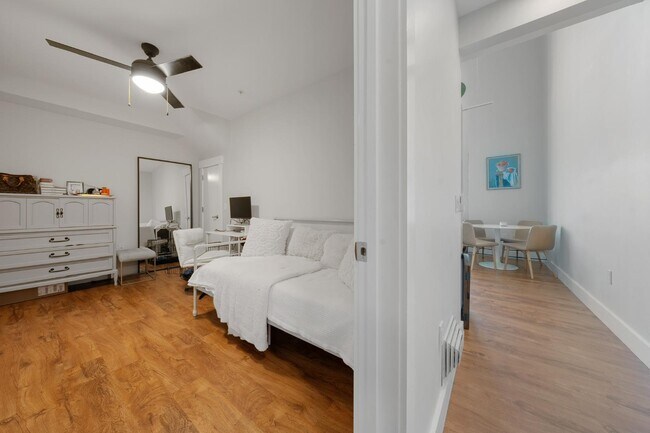 Building Photo - 1585 Hertel Ave