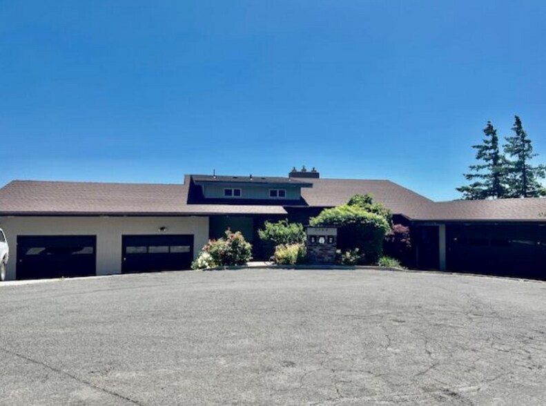 Building Photo - 2384 Linda Vista Dr