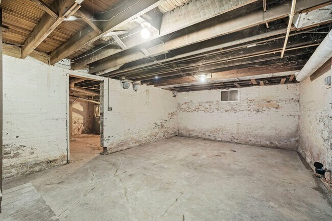 Building Photo - NEW 4-Bed Home with Modern Updates & Extra...