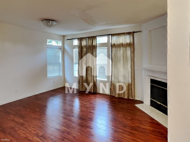 Building Photo - 3 br, 2.5 bath Townhome - 3597 Dayton Common