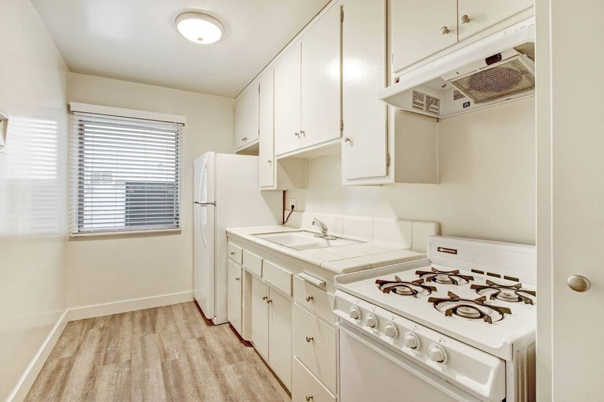 Building Photo - 937 6th St