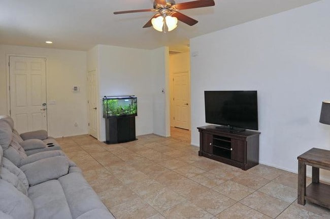 Building Photo - 11822 W Farmall Dr