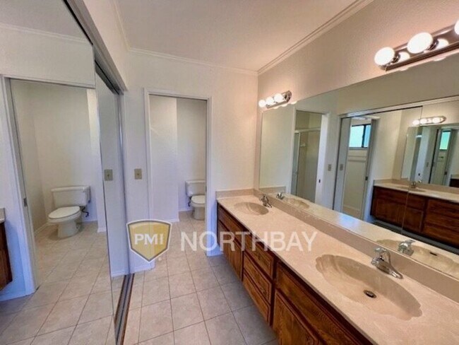 Building Photo - 3552 Larchmont Ct