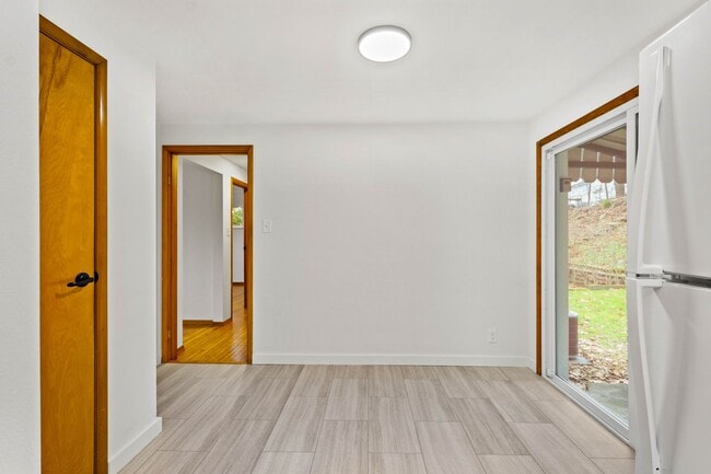 Building Photo - AVAILABLE JUNE 1ST! Don't miss this UPDATED and stunning 3-bedroom the heart of the South Hills!