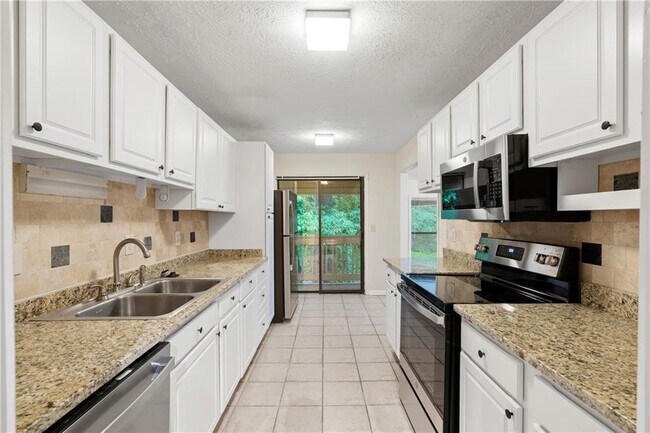 Building Photo - 5137 Roswell Rd NE